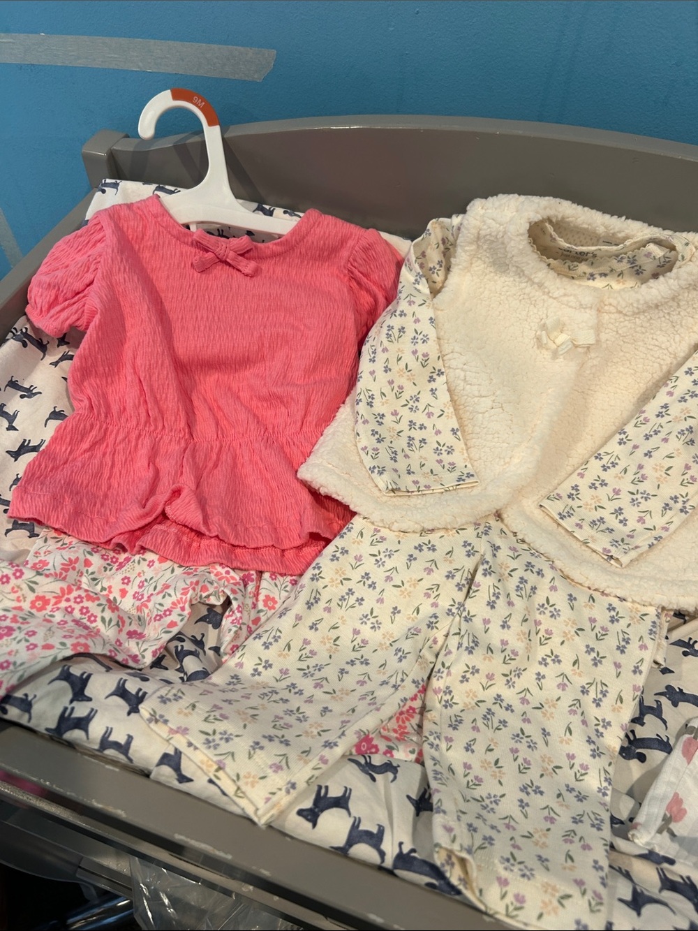 Baby girl 6  & 9m Floral Cream Two-Piece outfits